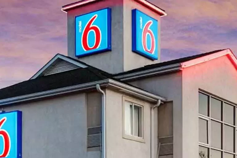 Motel 6 Cabinet Signs by BlinkSigns