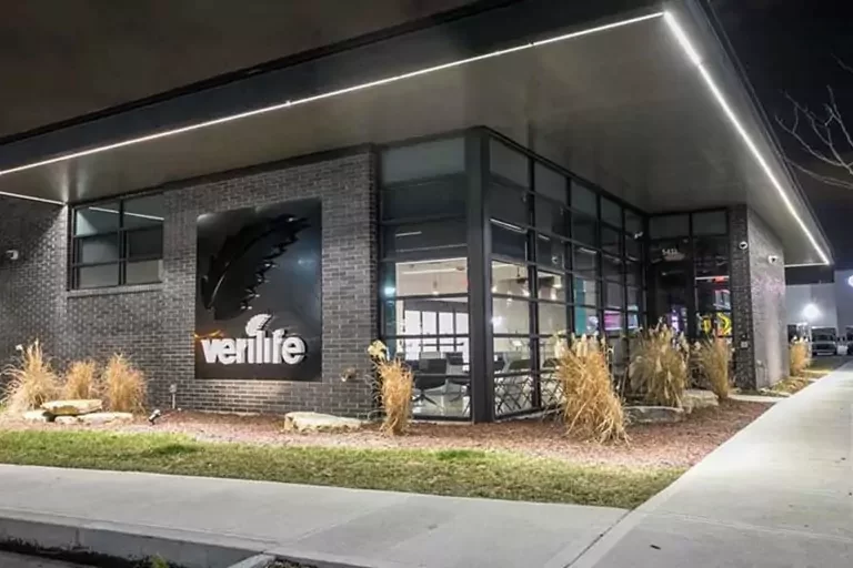 How Pin Mounted Letter Signs Are Being Used for Business Signage