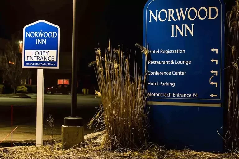Wayfinding signs for Norwood Inn by BlinkSigns