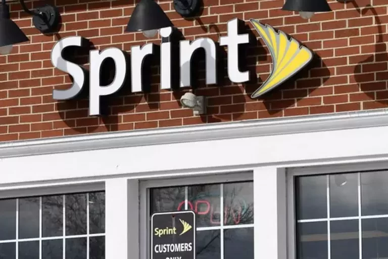 Sprint Channel Letters Signage on their storefront by BlinkSigns