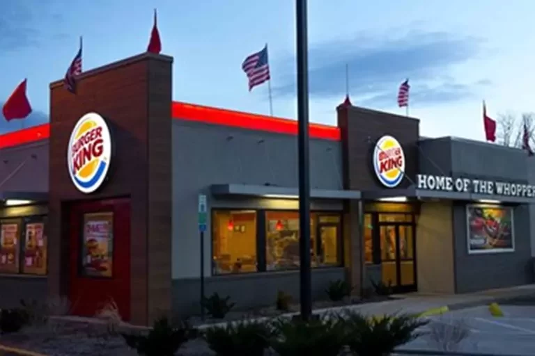 Featured Image: Tips for Restaurant Signs that Shine Above the Competition